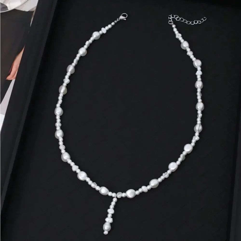 Elegant faux Pearl Necklace R252 - Picture 3 of 3